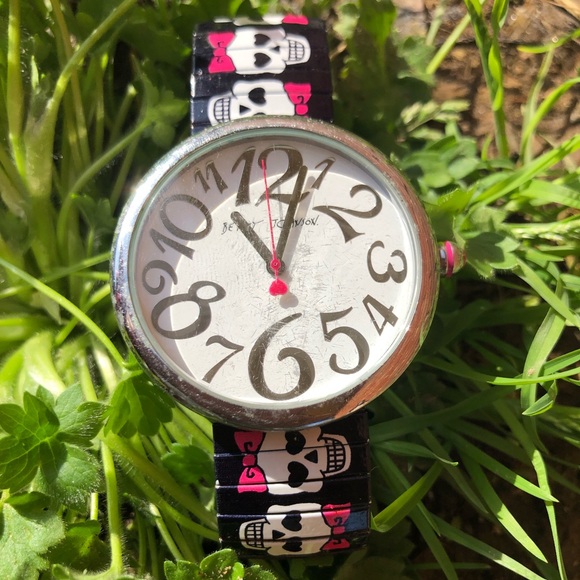 Betsey Johnson bracelet watch - Picture 2 of 4
